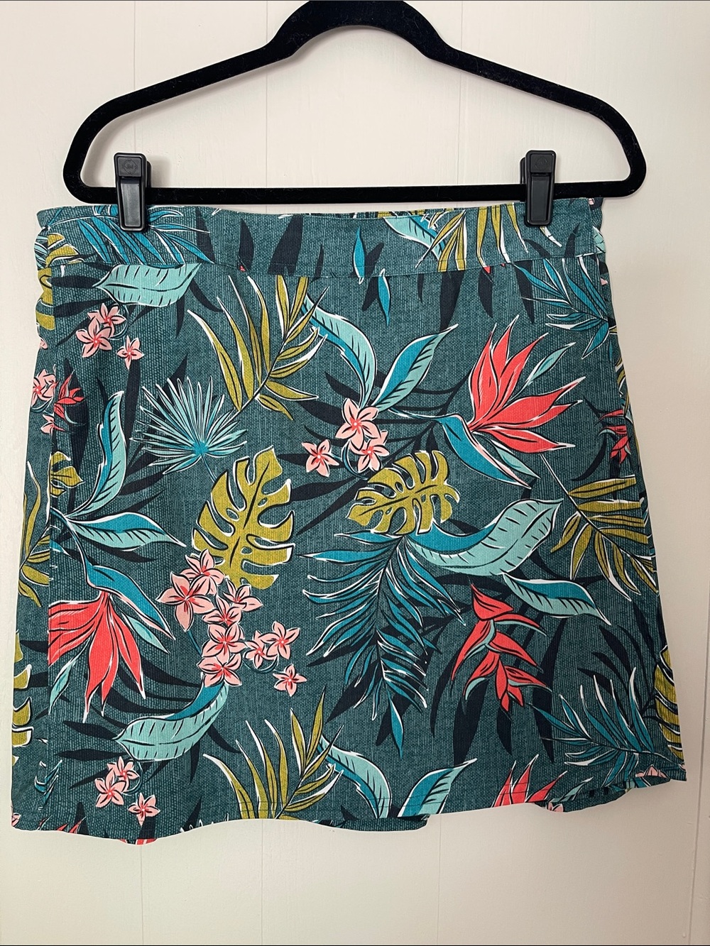 Ripskirt Hawaii green tropical print A-Line wrap Skirt